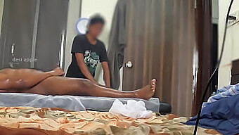 Kejutan Seorang Tukang Pijat Dengan Ukuran Penis Hitam